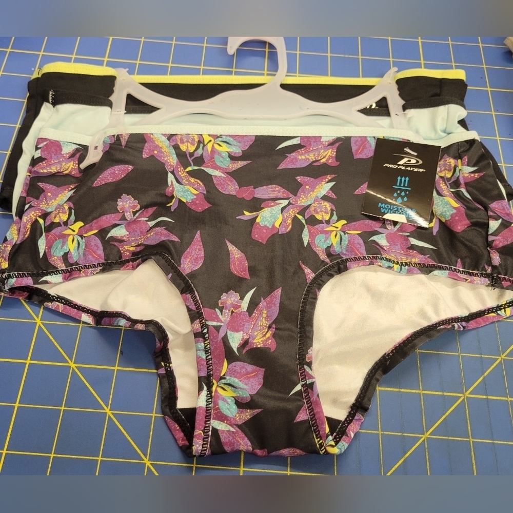 Pro Player Mositure Wicking Set of 3 Floral, Gray & Black Hipster